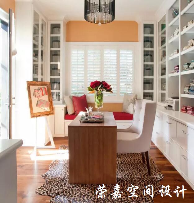 書房這么美，還能專心地看書嗎？