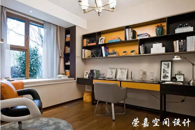 書房這么美，還能專心地看書嗎？